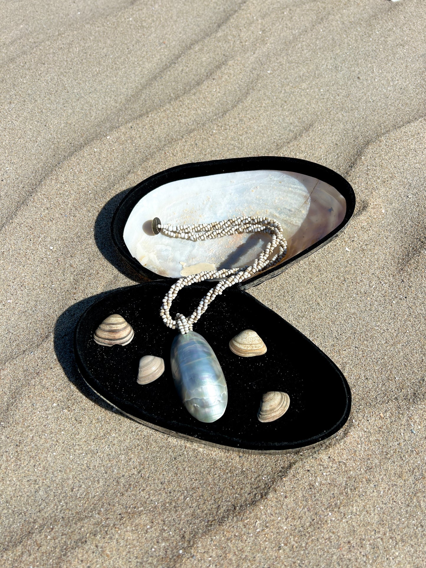 SILVER SAND NECKLACE
