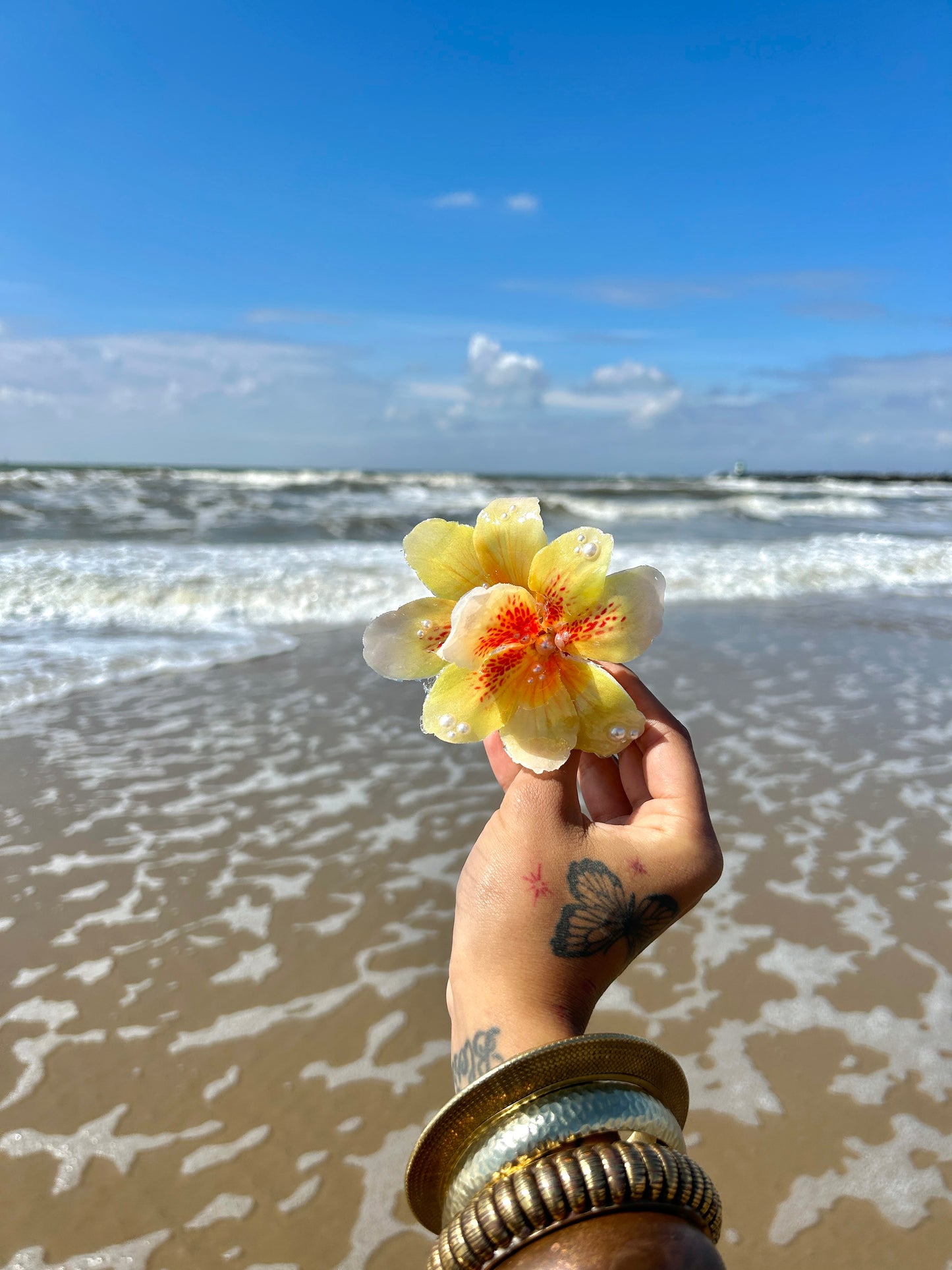 MANGO BLOOM HAIRCLIP