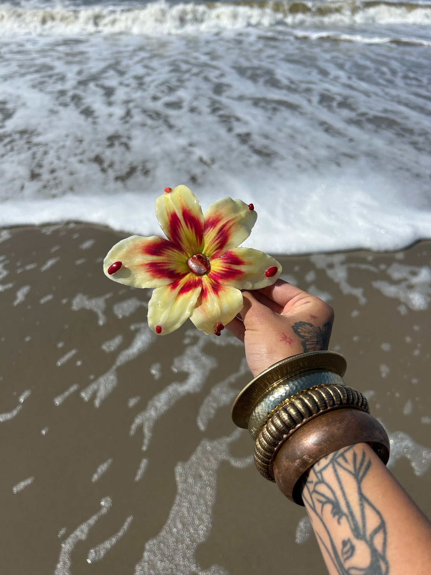 LILY RED/CRYSTAL HAIR CLIP